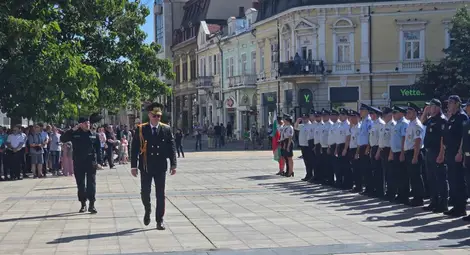Директорът на полицията в Русе ст. комисар Николай Кожухаров  бе отличен със знака на областния управител.  Други двама полицаи получиха почетни грамоти от Драгомир Драганов