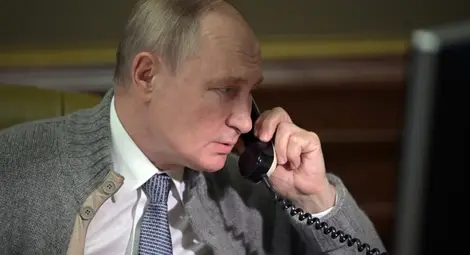 Путин иска от Макрон и Шолц да спрат украинските националисти Путин иска от Макрон и Шолц да спрат украинските националисти