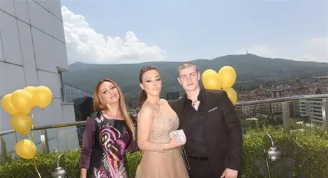 Глория пробива като певица с хитове на Лили Иванова и Георги Христов /галерия/