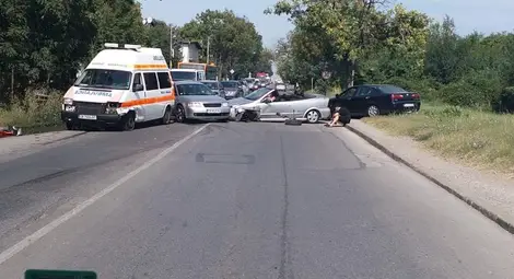 Верижна катастрофа с линейка в София