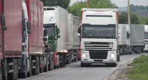 Ще вземат книжките на чужди тираджии за движение в крайната лява лента Ще вземат книжките на чужди тираджии за движение в крайната лява лента