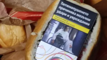 Цигари, скрити в хляб, в кашони със зеленчуци и под тапицерията на автомобил, откриха митнически служители от ТД Митница Русе