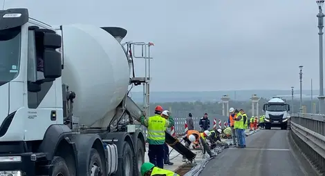 Около 75 куб. м бетон ще бъдат излети днес при ремонта на Дунав мост при Русе Около 75 куб. м бетон ще бъдат излети днес при ремонта на Дунав мост при Русе