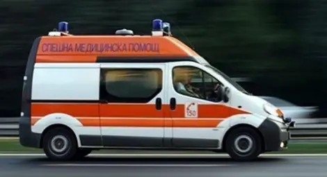 Майка и дъщеря настанени в болница след катастрофа