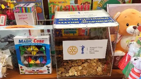 „Жълти стотинки за златни добринки“ на Ротари събира пари за книги за училищни библиотеки „Жълти стотинки за златни добринки“ на Ротари събира пари за книги за училищни библиотеки