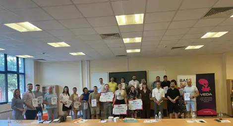 Всички участници във второто издание на Бизнес Академията за стартиращи предприемачи BASE в Русе. Всички участници във второто издание на Бизнес Академията за стартиращи предприемачи BASE в Русе.