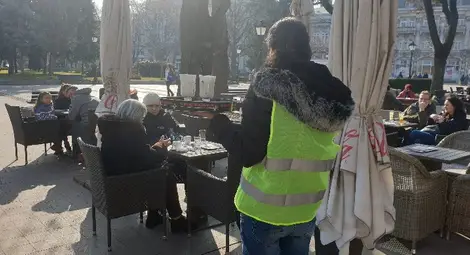 Заведенията вдигат жълт картон на властта с жълти жилетки