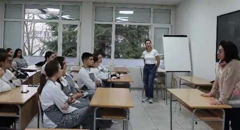 В кухнята на Обретенови: Сладки рецепти, история и памет в учебната практика на ПГ по туризъм - Русе