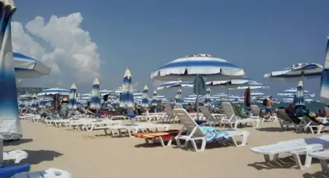 Затварят нощните заведения в Албена заради COVID-19