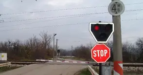 Шофьор спори, че е пресякъл жп прелез на червен сигнал