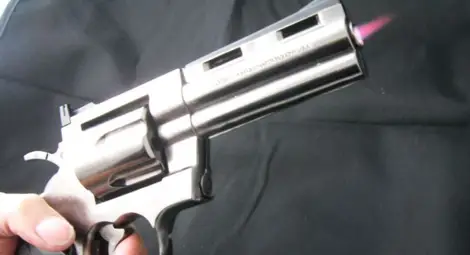 Пишман бандит опитал да обере газстанция с пистолет-запалка