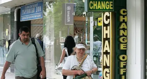 Улични дилъри се вихрят във Варна и на Златните, правят по 500-600 евро на ден