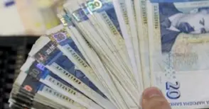 Бивш и настоящ работник задигнали 13 000 леи и 4655 лева от фирмен офис