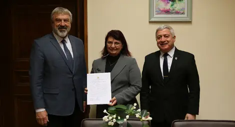 Драгомир Драганов към доц. д-р Десислава Атанасова: Бъдете двигател на все повече иновации и винаги се вслушвайте в гласа на младите Драгомир Драганов към доц. д-р Десислава Атанасова: Бъдете двигател на все повече иновации и винаги се вслушвайте в гласа на младите