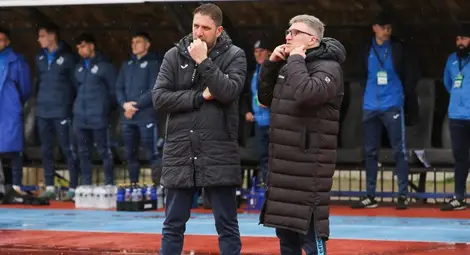 Старши треньорът на &bdquo;Дунав&ldquo; Георги Чиликов изнесе лекция на плевенския си колега Красимир Бислимов. Снимка: ФК &bdquo;Дунав&ldquo;