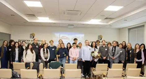 Кръгла маса в Русенския университет събра ученици от България, Латвия, Румъния и Гърция Кръгла маса в Русенския университет събра ученици от България, Латвия, Румъния и Гърция