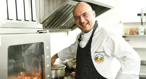 Шеф Манчев превръща ресторанта на продуцента на музикалните БГ звезди &ndash; Наско Янкулов, в кулинарна звезда
