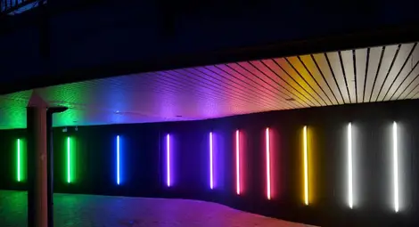 Германката Зора Кройцер изпълва  Дом Канети със светлинни потоци