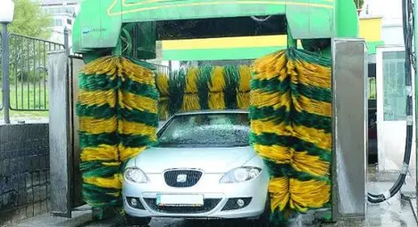 След потопа дерат по 100 лева за миене на кола в Добрич След потопа дерат по 100 лева за миене на кола в Добрич