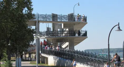 Отложеният заради дъжда празник  на кея ще продължи в петък