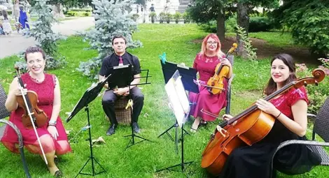 Струнен квартет „Динамик“ свири класика и модерн на калето в Червен Струнен квартет „Динамик“ свири класика и модерн на калето в Червен
