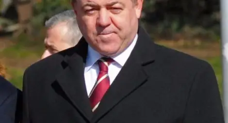 Скандал: Започва проверка за предлаган подкуп на военния министър