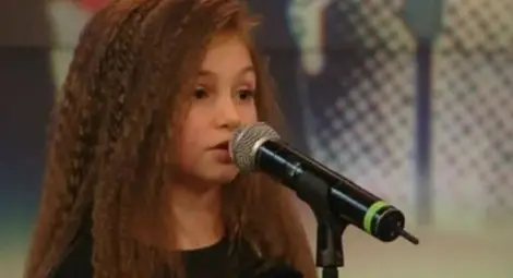 Инспектори подкарват Слави Трифонов заради Крисия и г-н Андреев