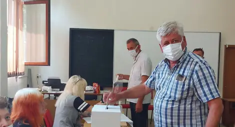 Бюрхан Абазов: Рестарт на държавността Бюрхан Абазов: Рестарт на държавността