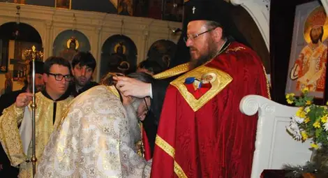 Владиката удостои с нагръден кръст архимандрит Антоний Владиката удостои с нагръден кръст архимандрит Антоний
