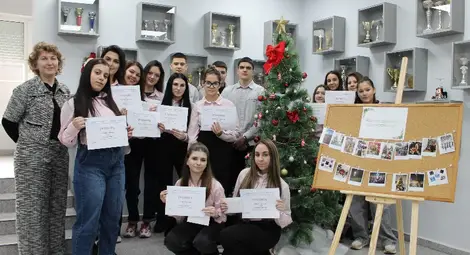 Училищен конкурс по фотография &bdquo;Коледната магия през моите очи&ldquo;