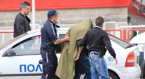 Задържаха сутеньора мераклия да пробва без пари чужда стока