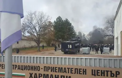 МВР: Овладяна е ситуацията в центъра за бежанци в Харманли