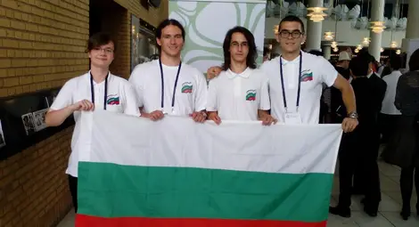 Българският отбор се завръща от Международната олимпиада по биология с два бронзови медала Българският отбор се завръща от Международната олимпиада по биология с два бронзови медала