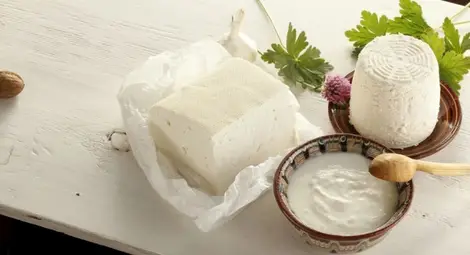 България изпрати в ЕК заявления за вписване на киселото мляко и бялото саламурено сирене като защитени продукти