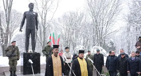 153 години безсмъртие: Любимата на Левски песен &bdquo;Все за тебе мисля, мамо&ldquo; огласи Парка на възрожденците