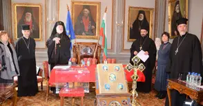 Синодът избира между Наум и Тихон новия владика