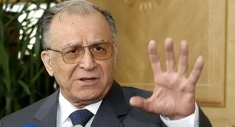 Румънският екс президент Илиеску обвинен в престъпление срещу човечеството Румънският екс президент Илиеску обвинен в престъпление срещу човечеството