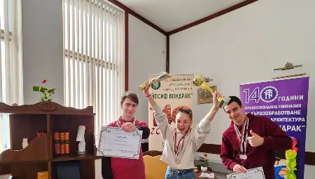 Гимназията по дървообработване в Русе с две купи, медали и грамоти от националното състезание  "Мебели, стилни мебели и дърворезба"