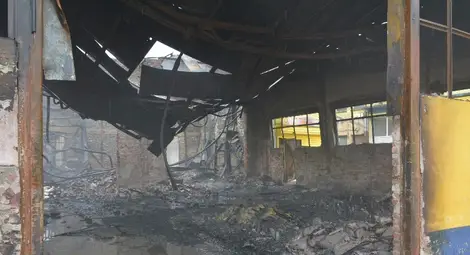 Адски пожар изпепели автосервиз, дърводелски цех и склад за пластмаса