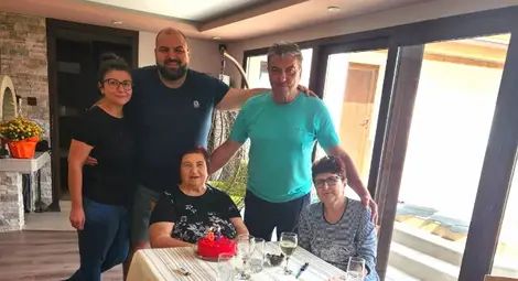 В дома на майка му Денка в родното Щръклево