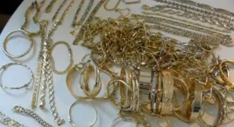 Данъчните продават на търг скъпоценности, коли и имоти