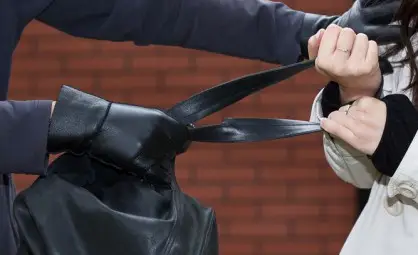 Жена ограбена след празнуване на 8 март