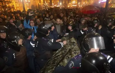 Украинският парламент гласува вот на недоверие към кабинета. Путин: Събитията в Киев са подготвени отвън, това не е революция, а погром Украинският парламент гласува вот на недоверие към кабинета. Путин: Събитията в Киев са подготвени отвън, това не е революция, а погром