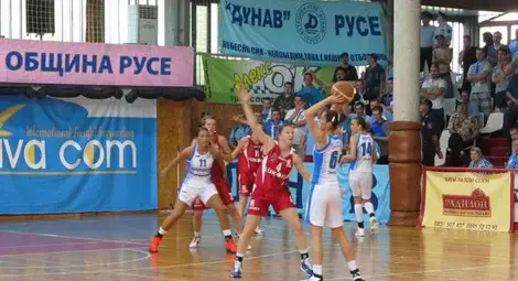 "Дунав 8806" прегази "Нефтохимик" по пътя към историческата си трета титла