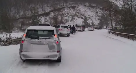 Вижте къде има затворени пътища и затруднено движение