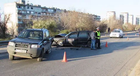 Двама пострадаха при катастрофа в час пик на булевард &bdquo;България&ldquo;