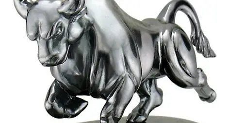 Белият метален Бик носи стабилност и възстановяване след серизони сътресения Белият метален Бик носи стабилност и възстановяване след серизони сътресения