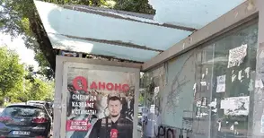 Стъклен покрив на спирка падна върху баба и двете й внучета