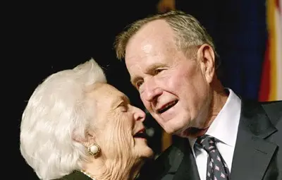 Погребват Джордж Буш-старши до съпругата му в Тексас