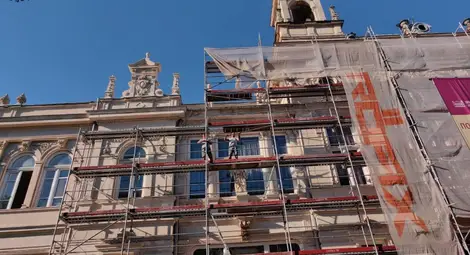 Реставрацията на Доходното се подновява от една от двете кули